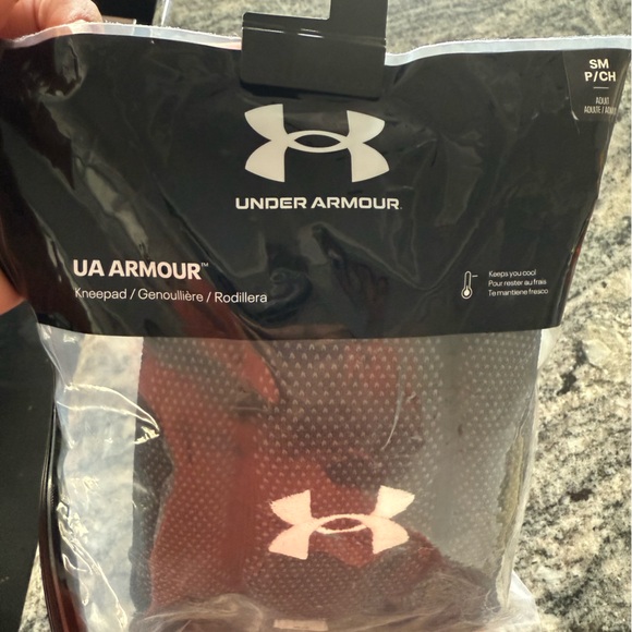 New Under Armour women’s small volleyball knee pads - Picture 3 of 3